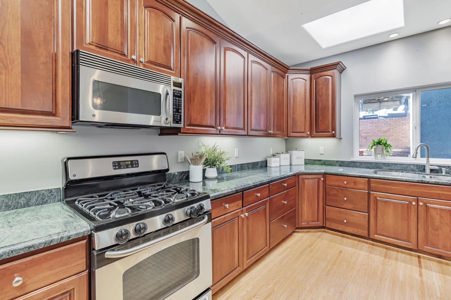 Detail Gallery Image 17 of 71 For 241 42nd Ave, San Mateo,  CA 94403 - 5 Beds | 4 Baths