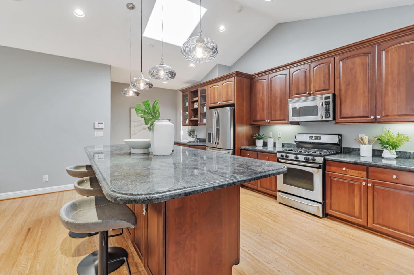 Detail Gallery Image 18 of 71 For 241 42nd Ave, San Mateo,  CA 94403 - 5 Beds | 4 Baths