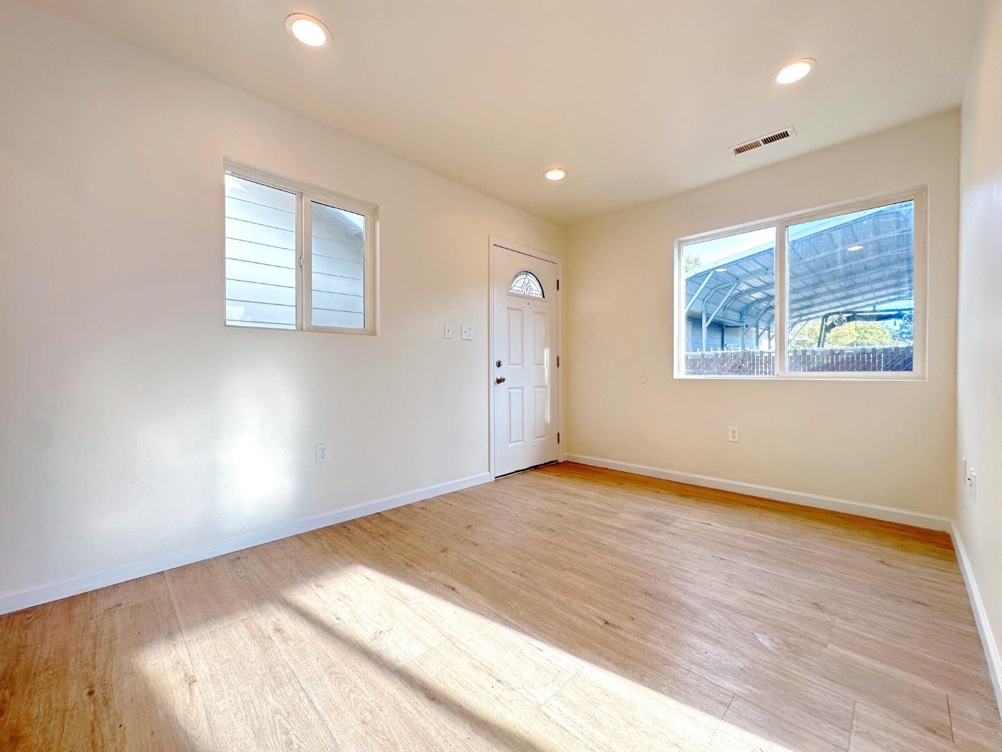 Detail Gallery Image 15 of 25 For 1525 Thrush Ave, San Leandro,  CA 94578 - 6 Beds | 5 Baths