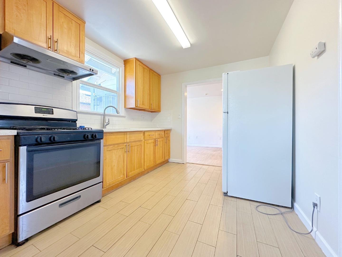Detail Gallery Image 6 of 25 For 1525 Thrush Ave, San Leandro,  CA 94578 - 6 Beds | 5 Baths