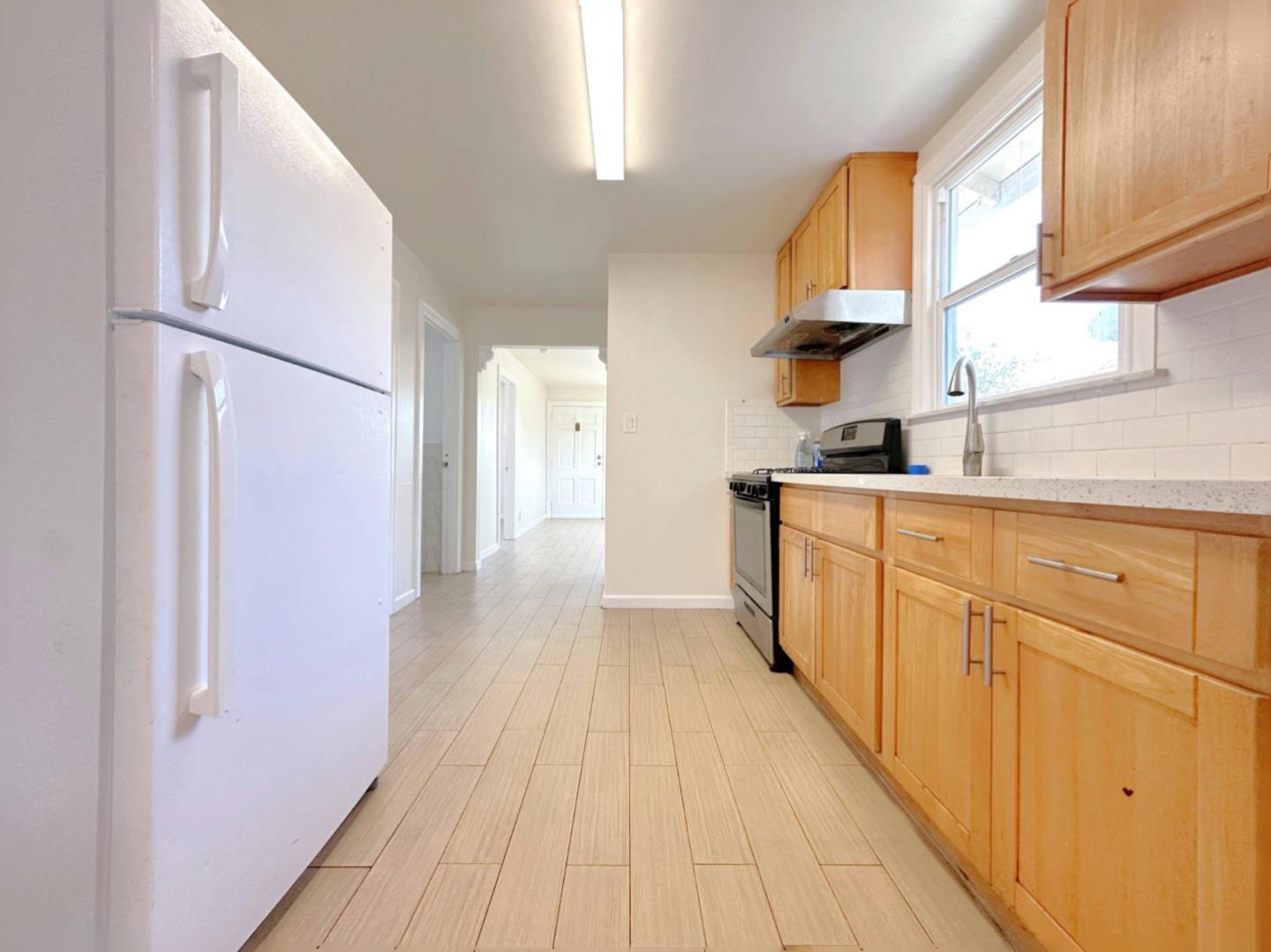 Detail Gallery Image 7 of 25 For 1525 Thrush Ave, San Leandro,  CA 94578 - 6 Beds | 5 Baths