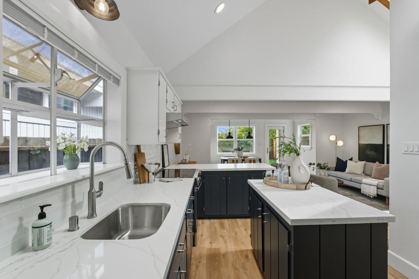 Detail Gallery Image 10 of 66 For 330 Avenue Cabrillo, El Granada,  CA 94018 - 2 Beds | 1 Baths