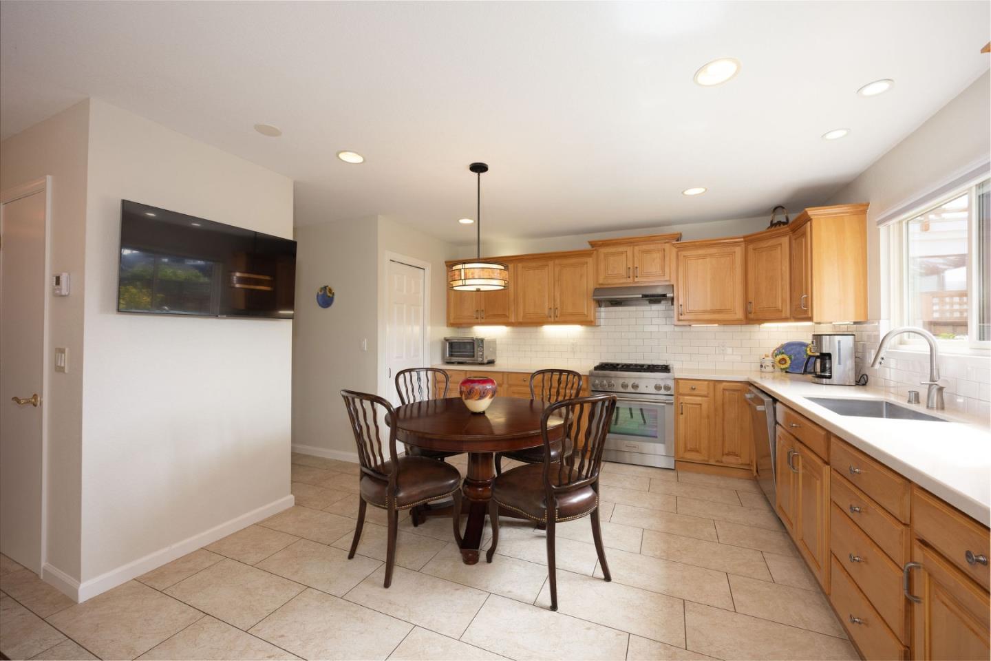 Detail Gallery Image 12 of 32 For 336 Miramontes Ave, Half Moon Bay,  CA 94019 - 4 Beds | 2/1 Baths