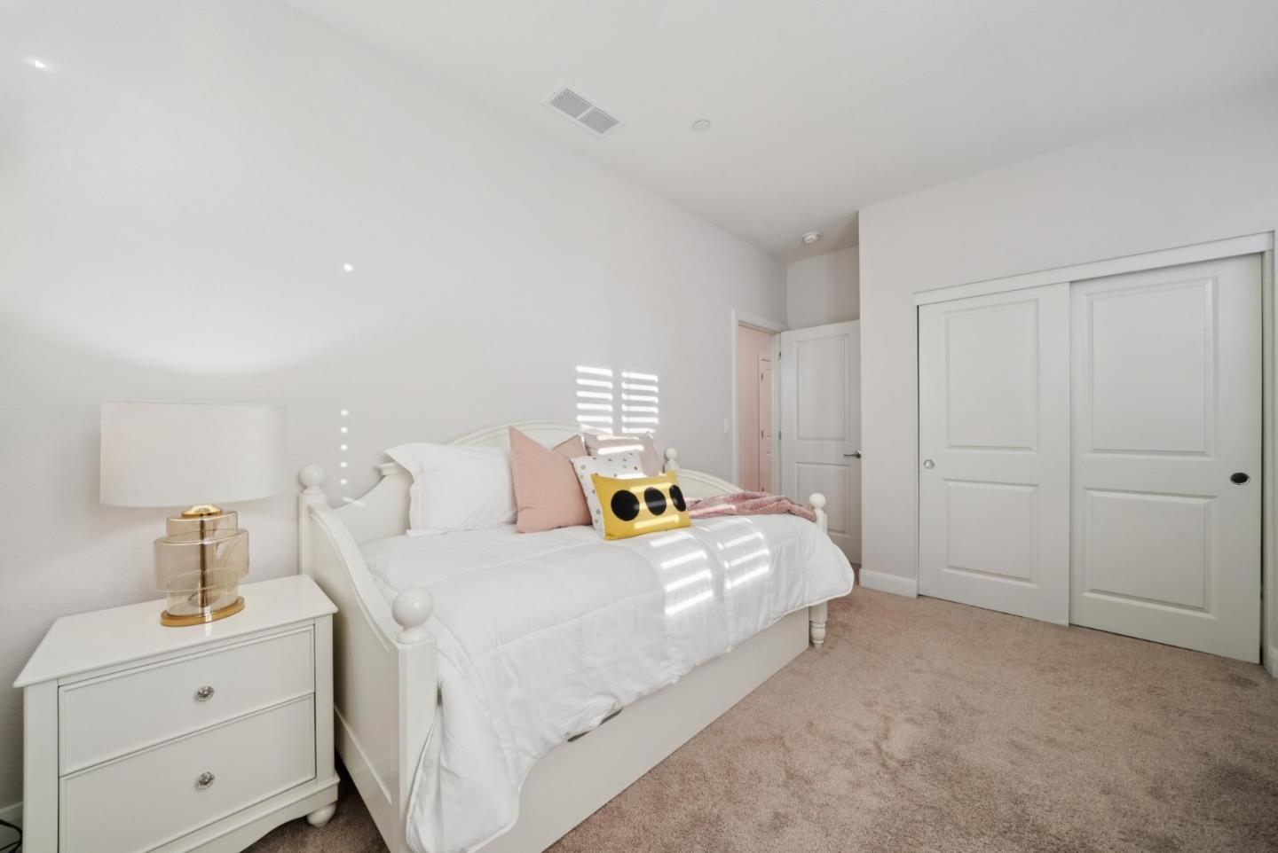 Detail Gallery Image 6 of 32 For 1566 Hidden Creek Ln, Milpitas,  CA 95035 - 4 Beds | 3/1 Baths