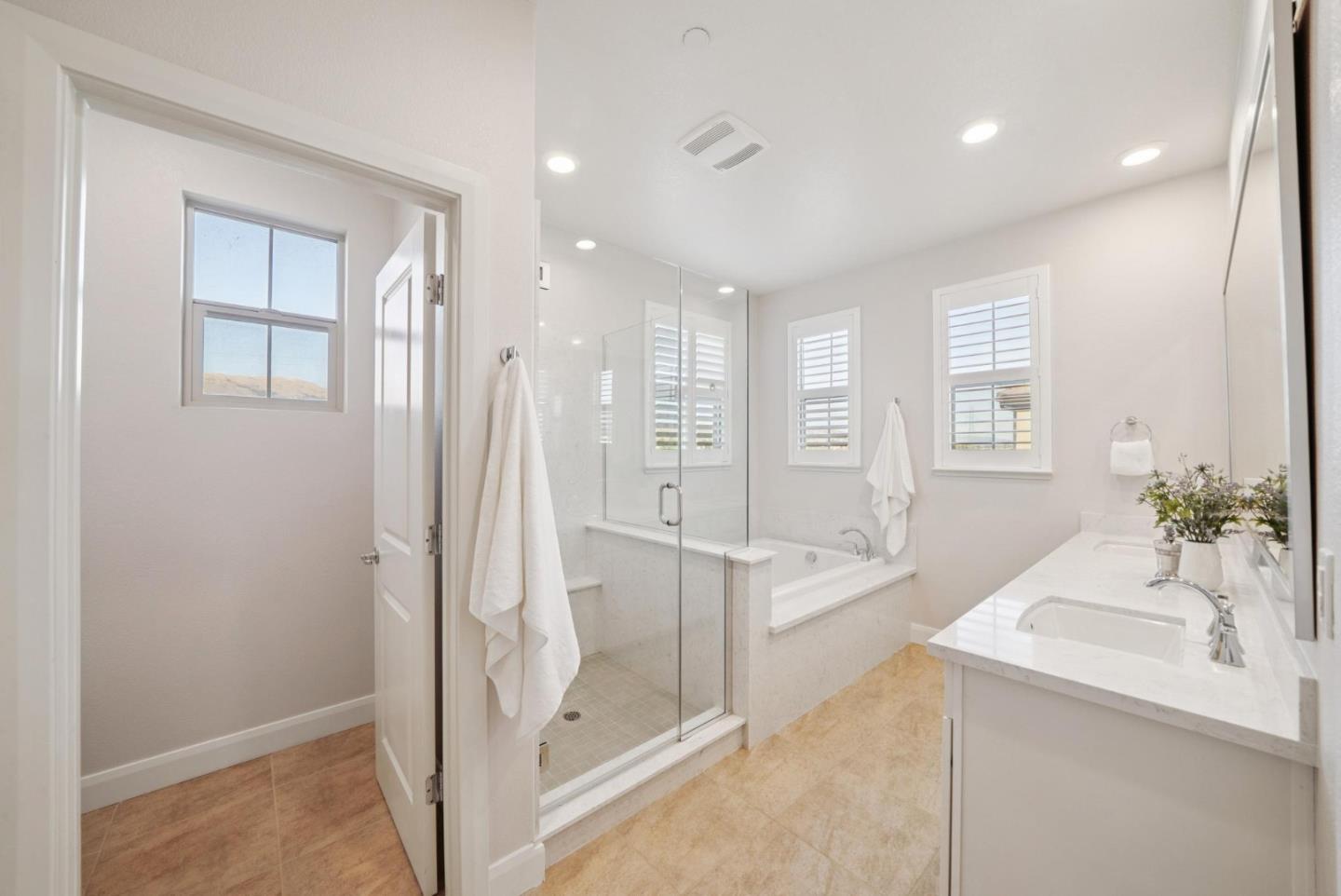 Detail Gallery Image 9 of 32 For 1566 Hidden Creek Ln, Milpitas,  CA 95035 - 4 Beds | 3/1 Baths