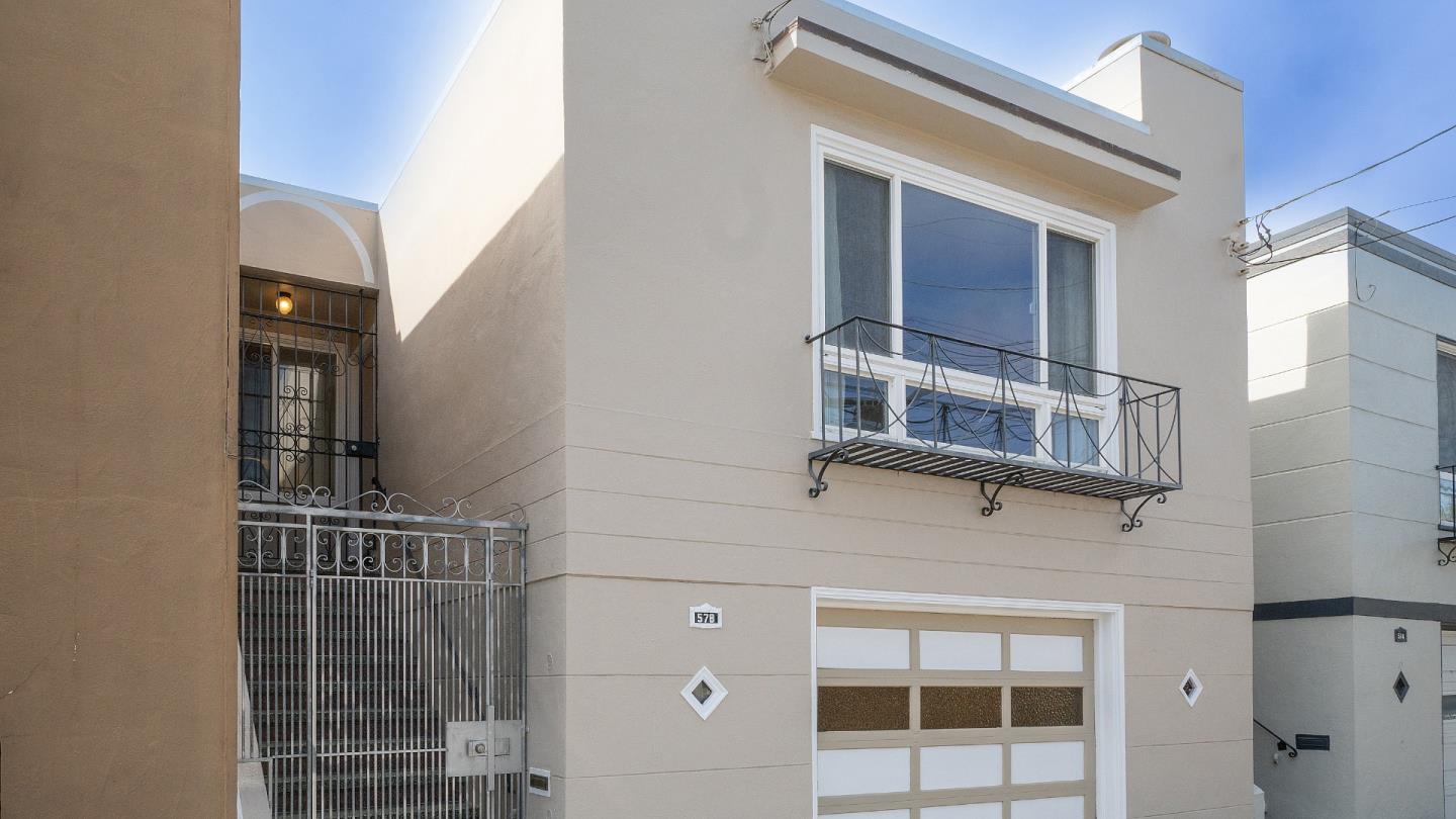 Detail Gallery Image 3 of 29 For 578 Athens St, San Francisco,  CA 94112 - 2 Beds | 1 Baths