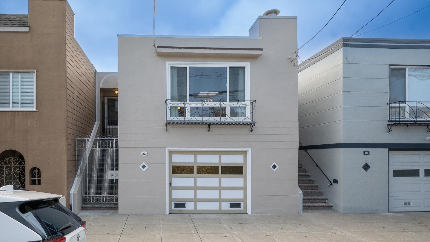 Detail Gallery Image 4 of 29 For 578 Athens St, San Francisco,  CA 94112 - 2 Beds | 1 Baths
