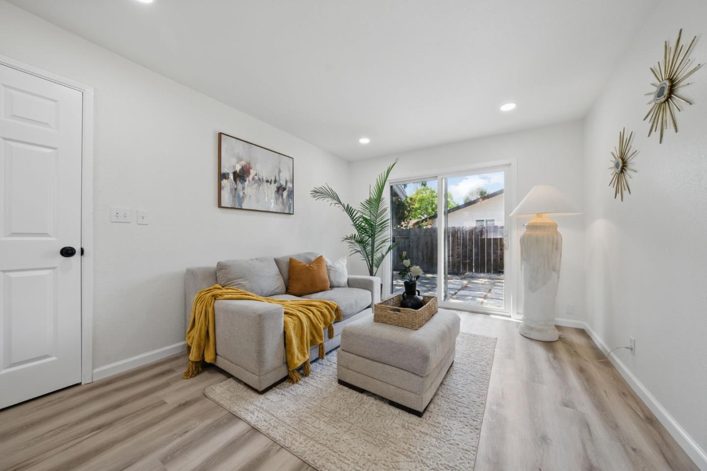 Detail Gallery Image 13 of 40 For 1693 Greentree Dr, Concord,  CA 94521 - 3 Beds | 2 Baths