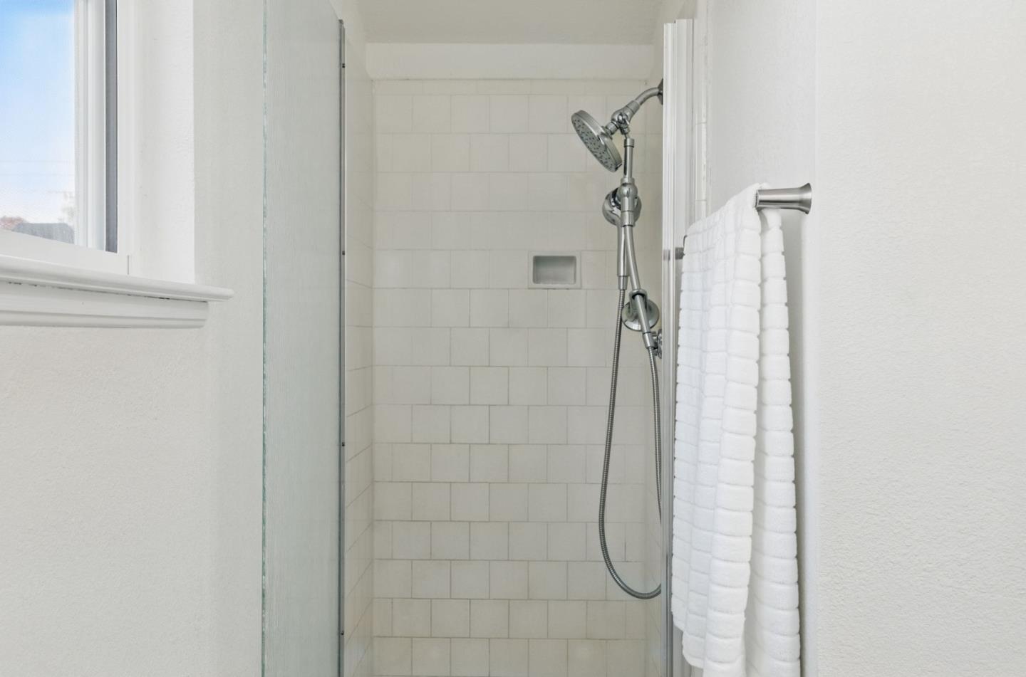 Detail Gallery Image 28 of 40 For 1693 Greentree Dr, Concord,  CA 94521 - 3 Beds | 2 Baths