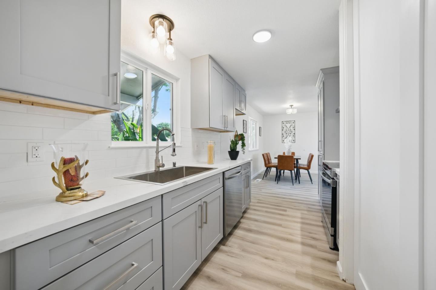 Detail Gallery Image 3 of 40 For 1693 Greentree Dr, Concord,  CA 94521 - 3 Beds | 2 Baths