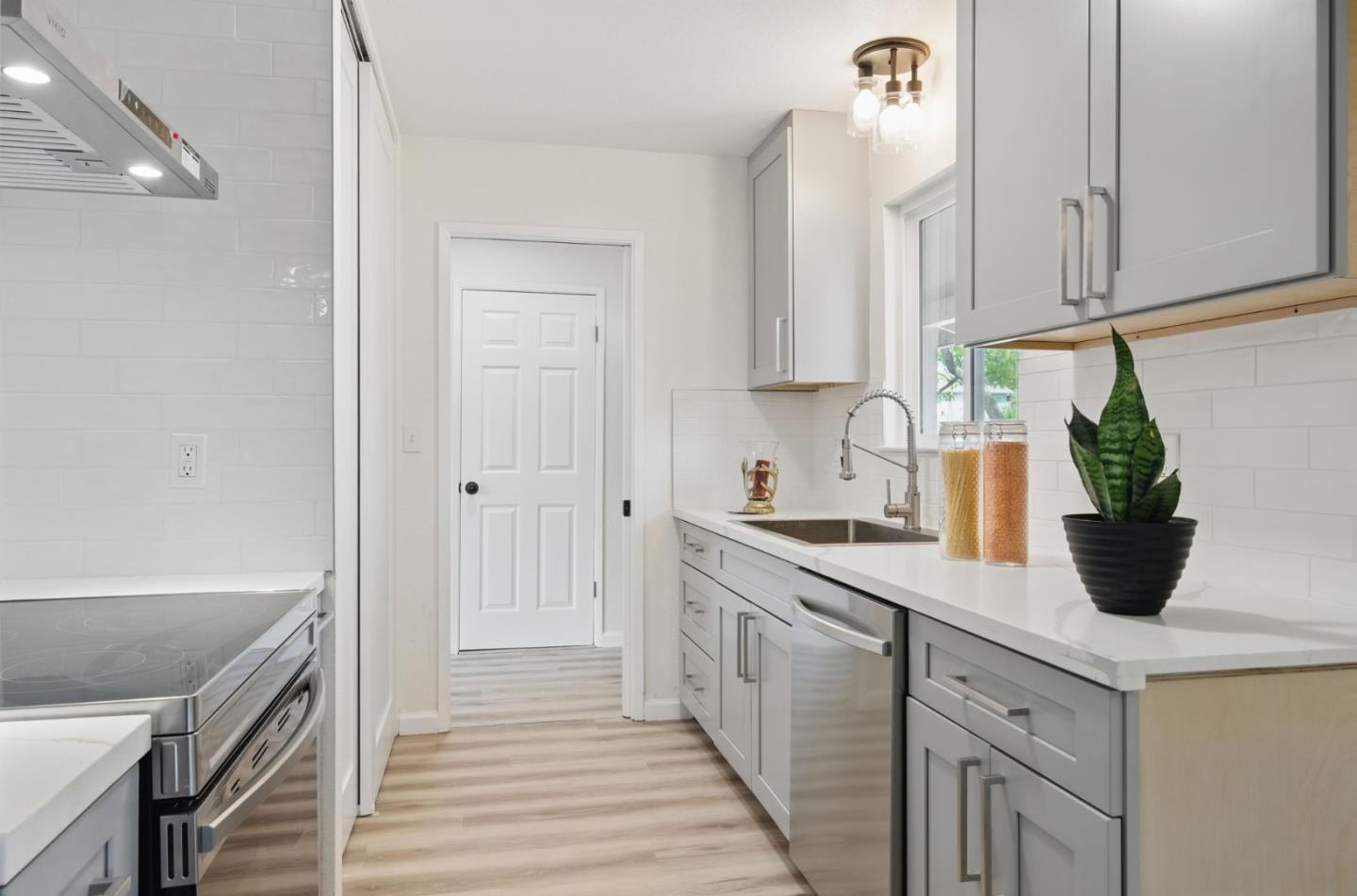 Detail Gallery Image 5 of 40 For 1693 Greentree Dr, Concord,  CA 94521 - 3 Beds | 2 Baths