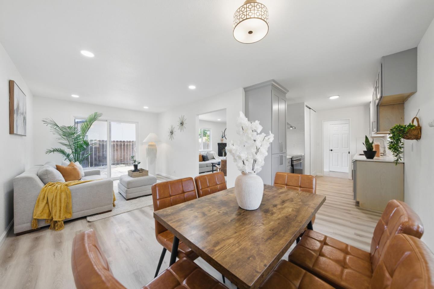 Detail Gallery Image 8 of 40 For 1693 Greentree Dr, Concord,  CA 94521 - 3 Beds | 2 Baths