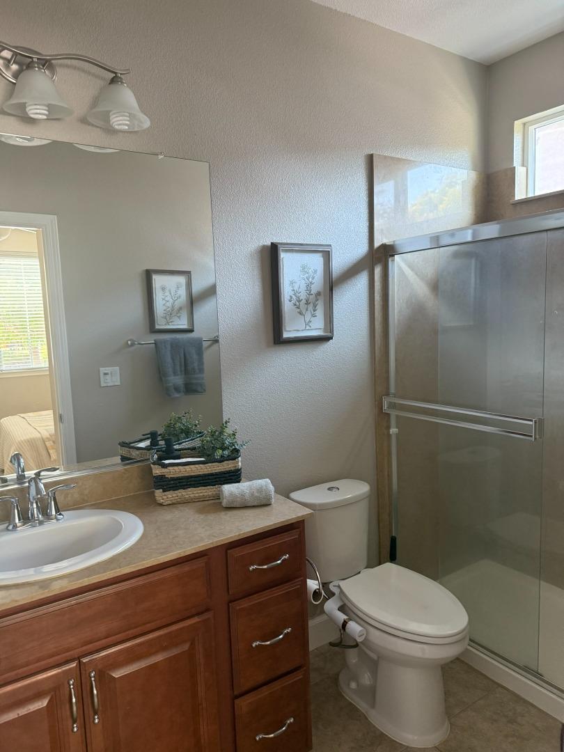 Detail Gallery Image 4 of 44 For 7722 Curry Dr, Gilroy,  CA 95020 - 5 Beds | 4/1 Baths