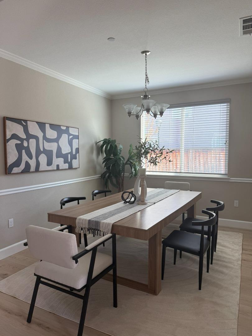 Detail Gallery Image 8 of 44 For 7722 Curry Dr, Gilroy,  CA 95020 - 5 Beds | 4/1 Baths