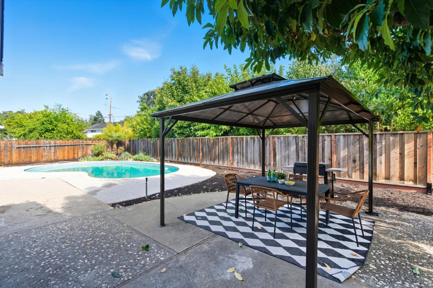 Detail Gallery Image 17 of 22 For 1640 Amhurst, Concord,  CA 94518 - 4 Beds | 2 Baths