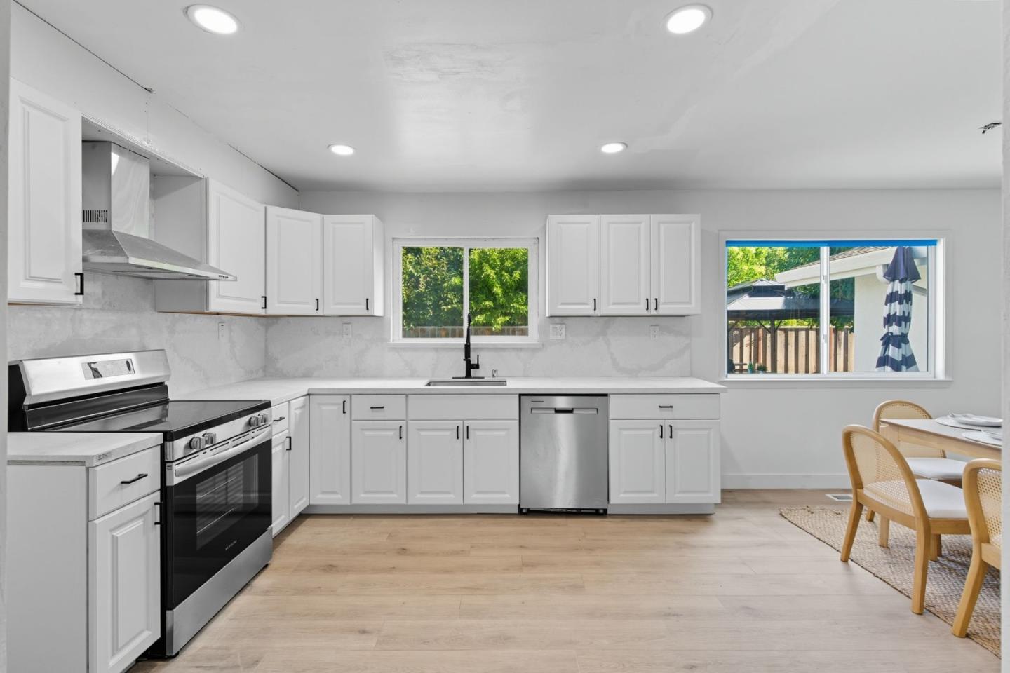 Detail Gallery Image 5 of 22 For 1640 Amhurst, Concord,  CA 94518 - 4 Beds | 2 Baths