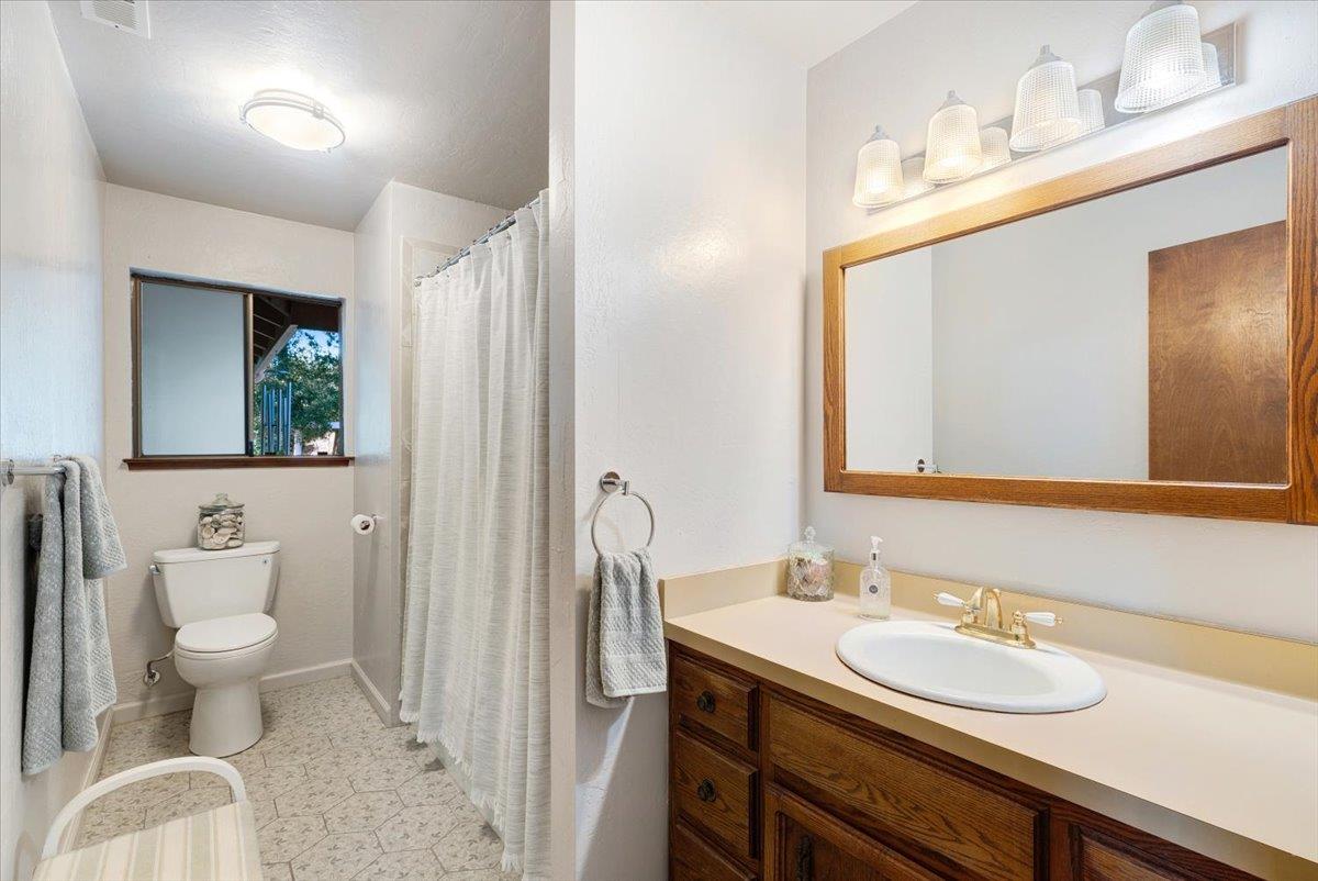 Detail Gallery Image 20 of 61 For 24854 Skyland Rd, Los Gatos,  CA 95033 - 3 Beds | 2 Baths