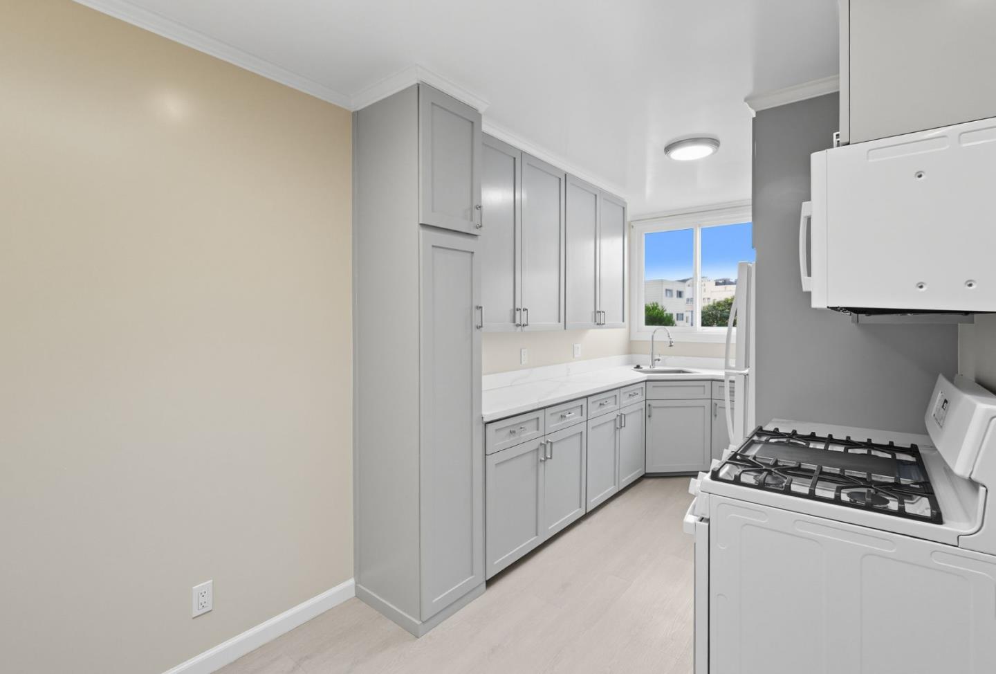 Detail Gallery Image 6 of 31 For 5924 Fulton St, San Francisco,  CA 94121 - – Beds | – Baths