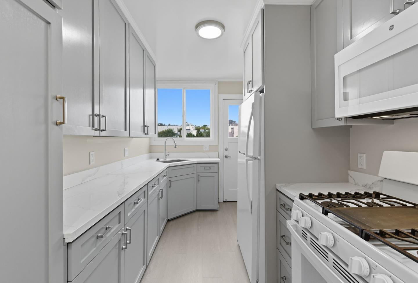 Detail Gallery Image 7 of 31 For 5924 Fulton St, San Francisco,  CA 94121 - – Beds | – Baths