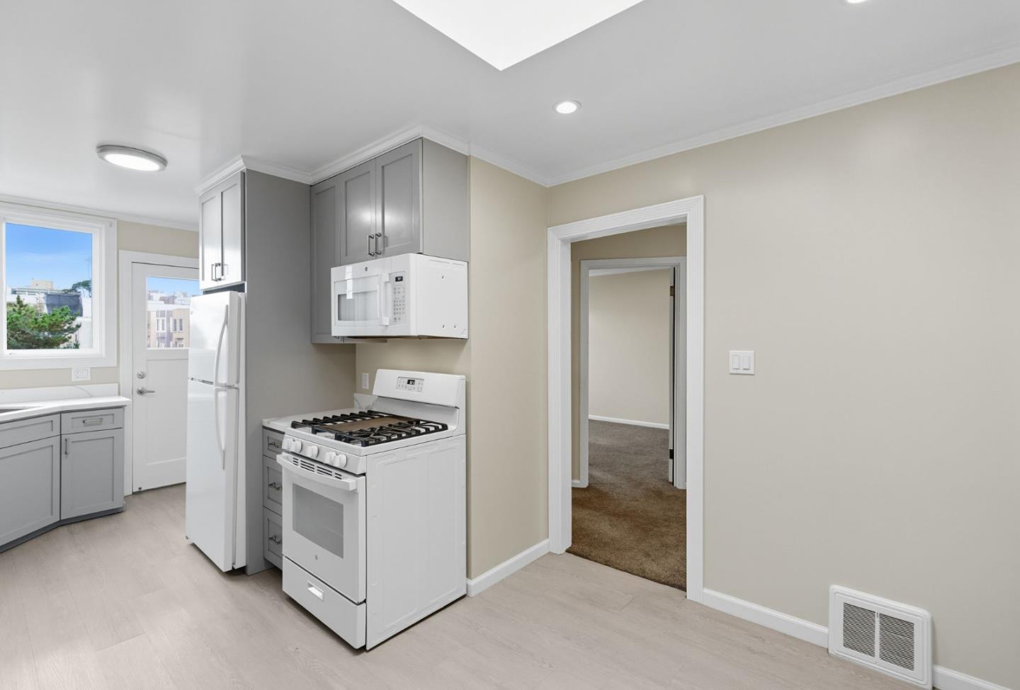 Detail Gallery Image 9 of 31 For 5924 Fulton St, San Francisco,  CA 94121 - – Beds | – Baths