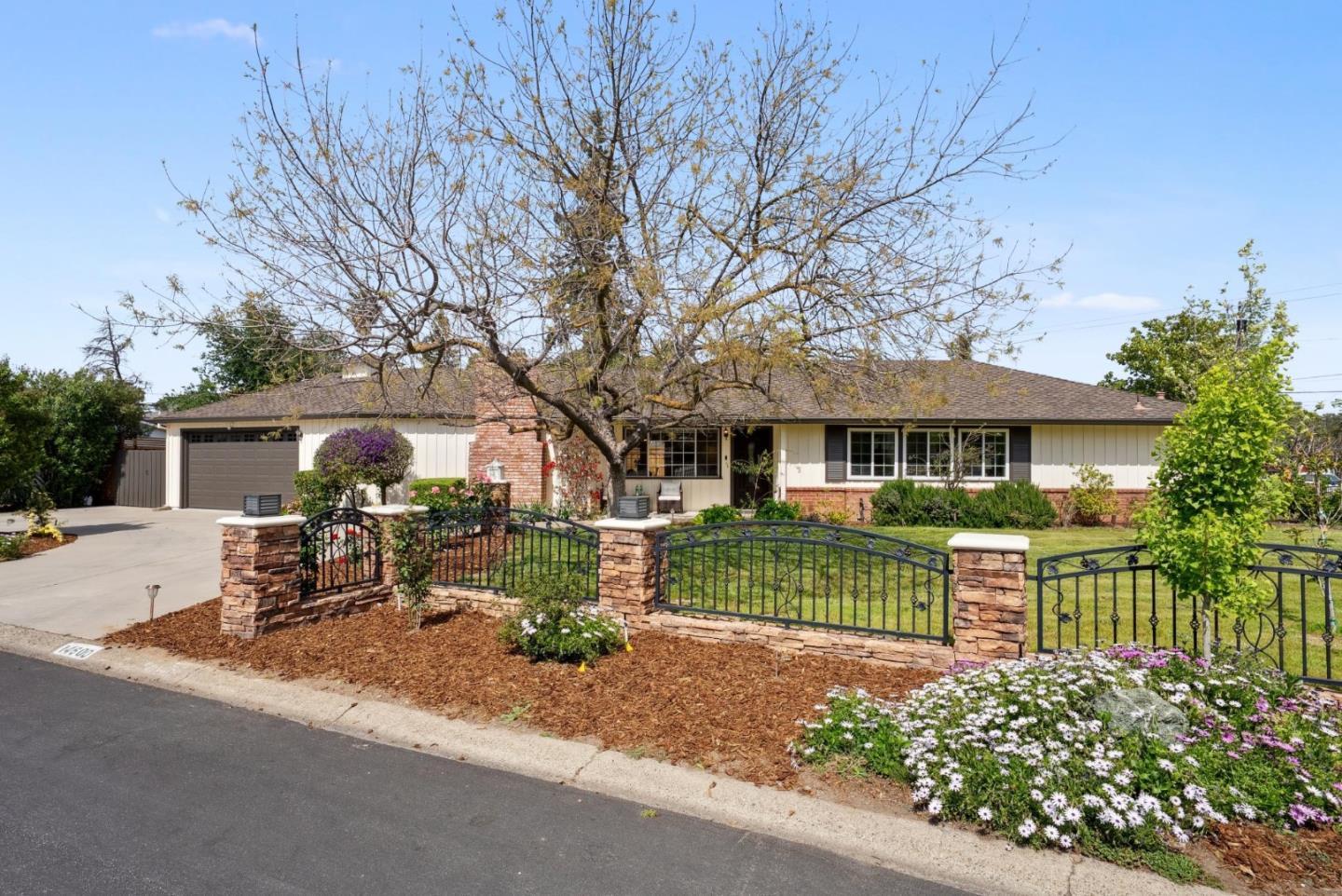 Detail Gallery Image 1 of 25 For 14600 Wyrick Ave, San Jose,  CA 95124 - 3 Beds | 2 Baths