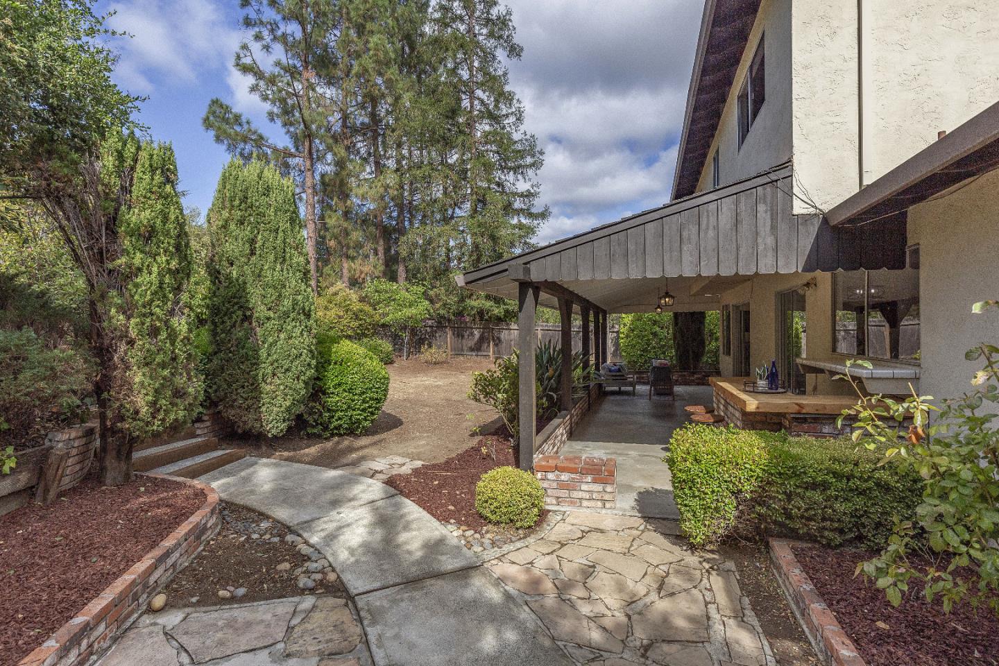 Detail Gallery Image 32 of 87 For 13199 Paramount Dr, Saratoga,  CA 95070 - 5 Beds | 3 Baths