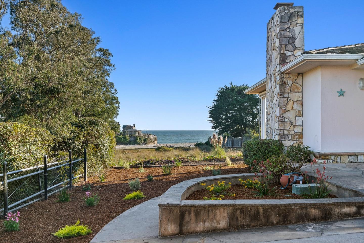 Detail Gallery Image 3 of 34 For 265 15th Ave, Santa Cruz,  CA 95062 - 3 Beds | 2 Baths