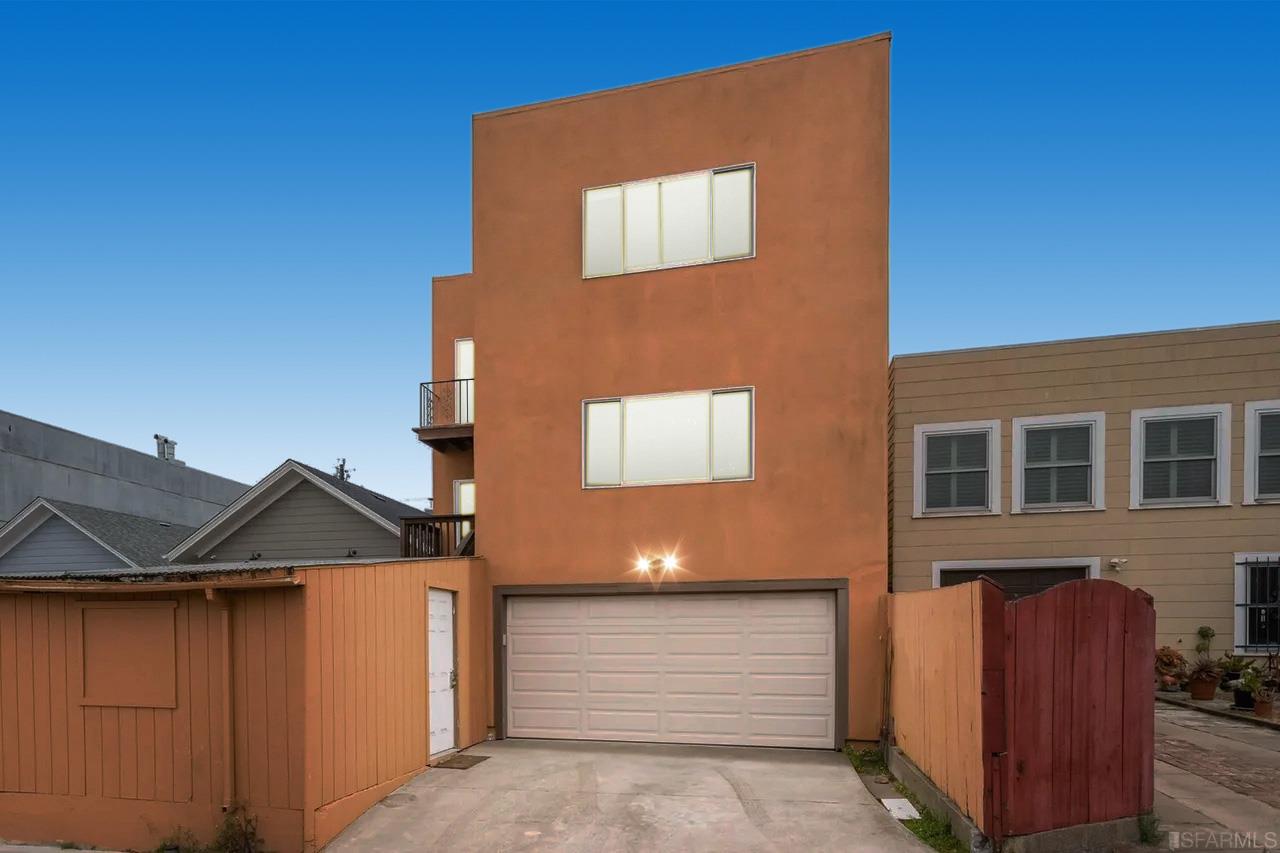 Front Image Thumbnail for ML82021478