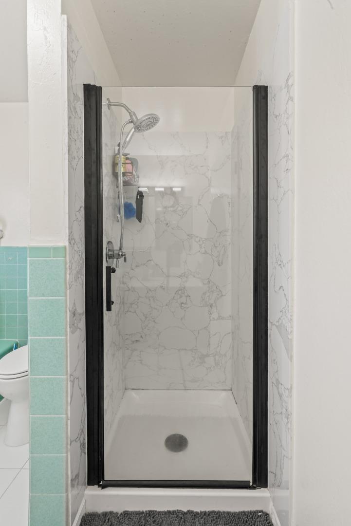 Detail Gallery Image 11 of 27 For 1551 20th Ave, San Francisco,  CA 94122 - 6 Beds | 3 Baths