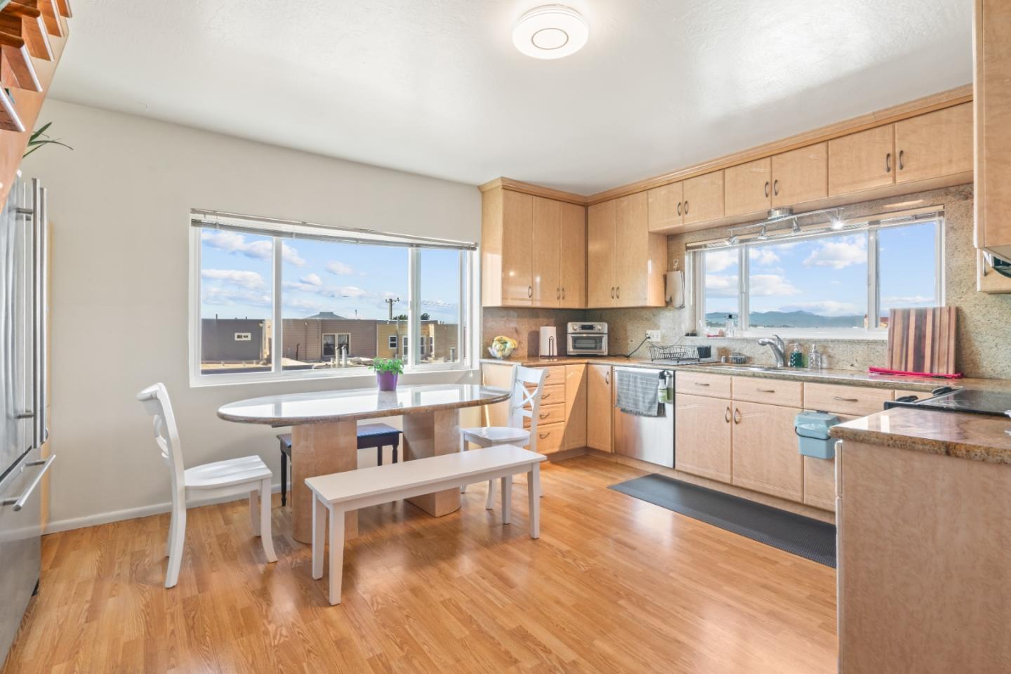 Detail Gallery Image 13 of 27 For 1551 20th Ave, San Francisco,  CA 94122 - 6 Beds | 3 Baths