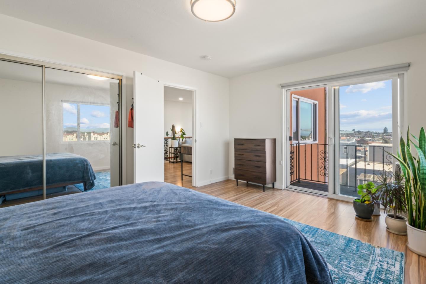 Detail Gallery Image 6 of 27 For 1551 20th Ave, San Francisco,  CA 94122 - 6 Beds | 3 Baths