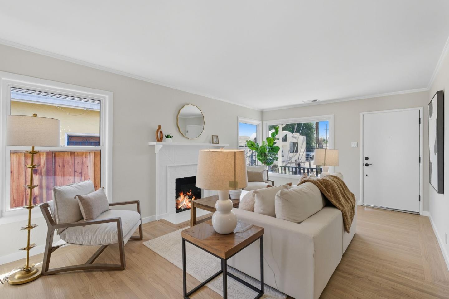 Detail Gallery Image 2 of 40 For 164 Wisteria Dr, East Palo Alto,  CA 94303 - 4 Beds | 2 Baths