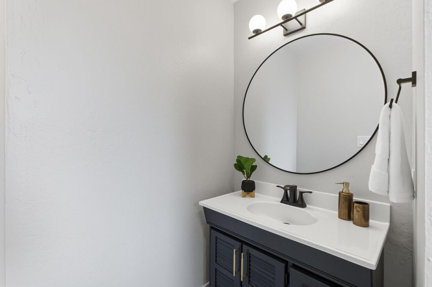 Detail Gallery Image 21 of 40 For 164 Wisteria Dr, East Palo Alto,  CA 94303 - 4 Beds | 2 Baths