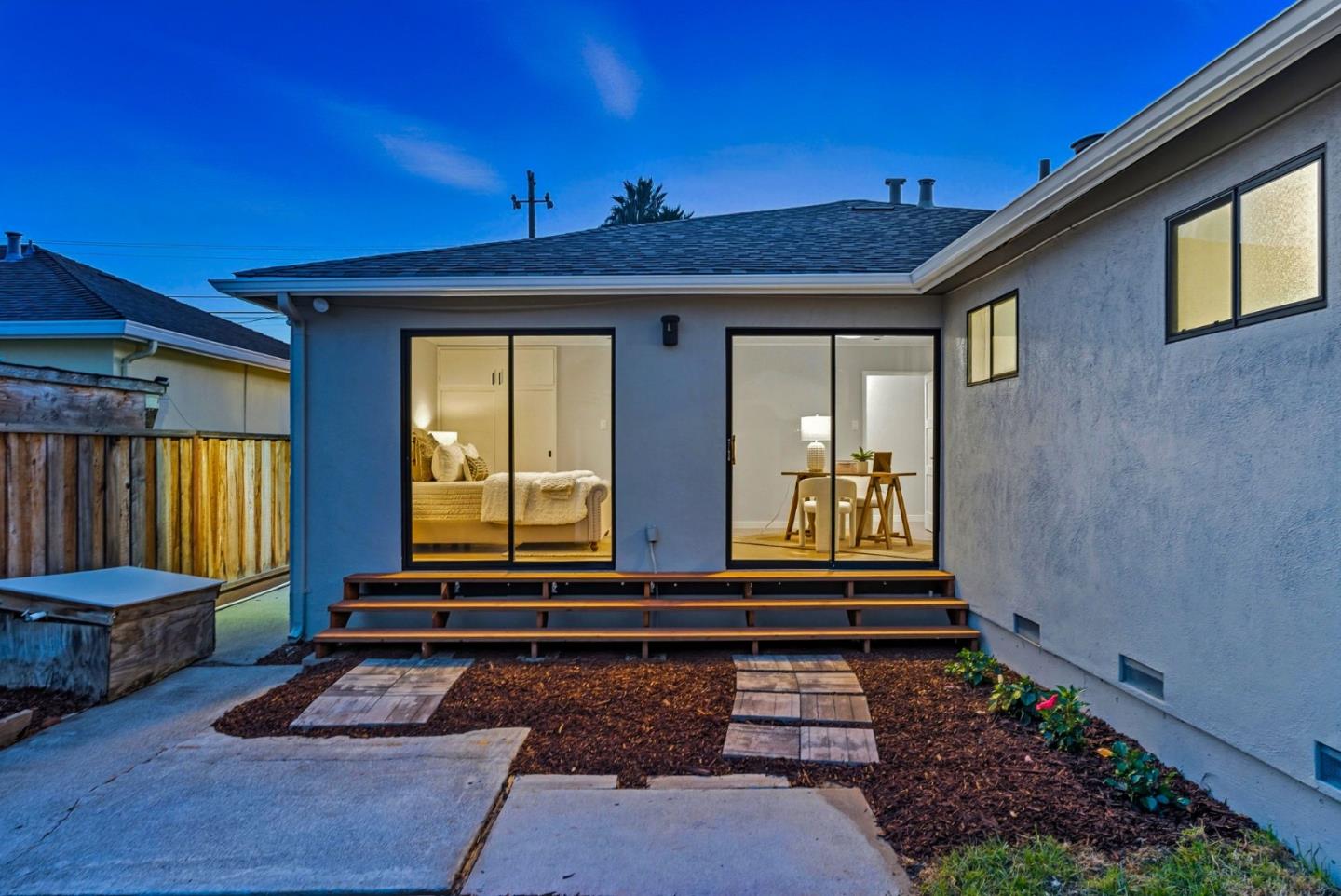 Detail Gallery Image 26 of 40 For 164 Wisteria Dr, East Palo Alto,  CA 94303 - 4 Beds | 2 Baths