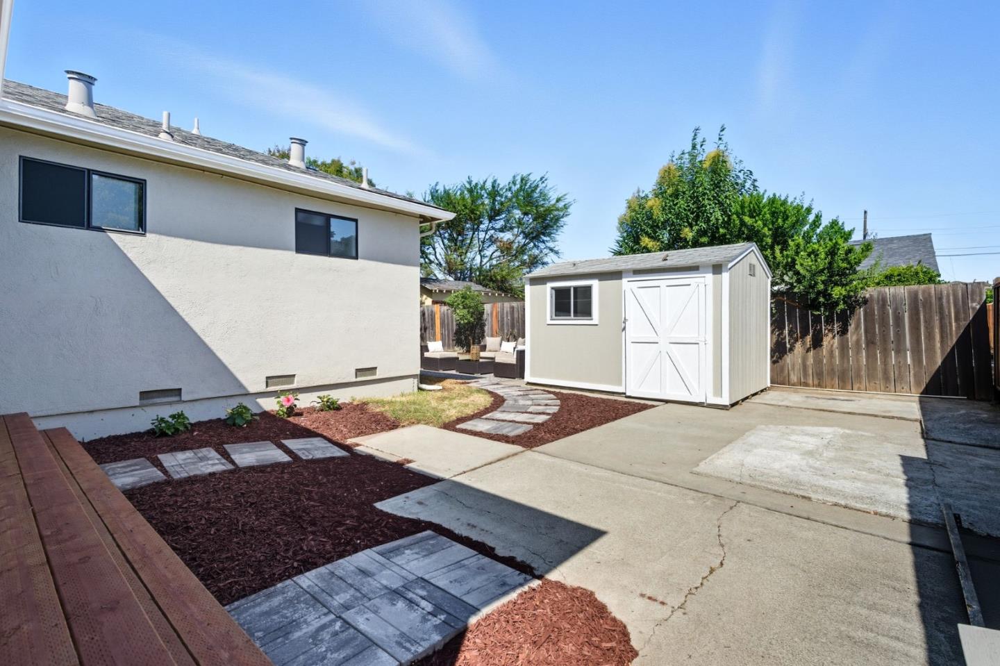 Detail Gallery Image 31 of 40 For 164 Wisteria Dr, East Palo Alto,  CA 94303 - 4 Beds | 2 Baths