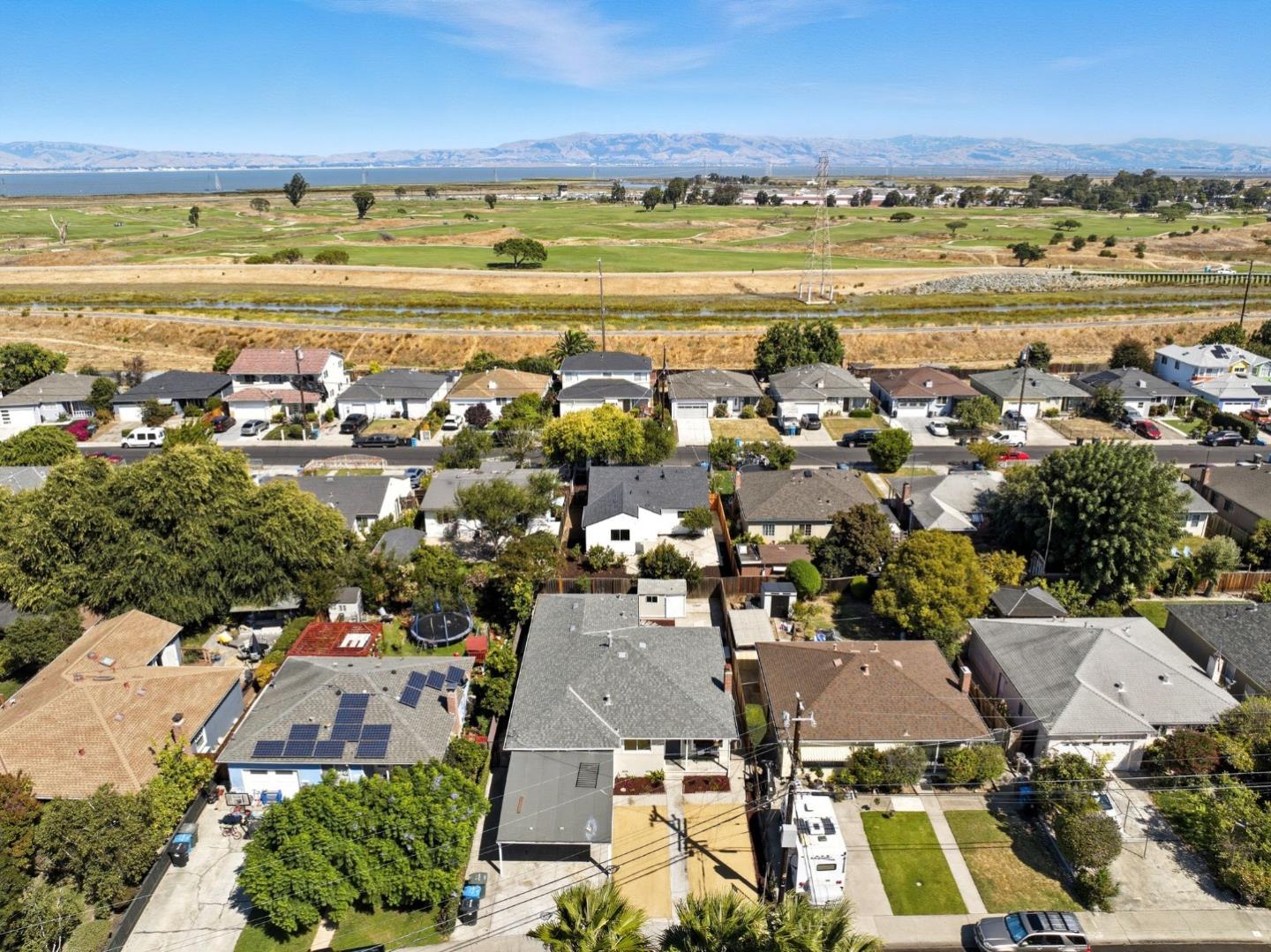 Detail Gallery Image 36 of 40 For 164 Wisteria Dr, East Palo Alto,  CA 94303 - 4 Beds | 2 Baths