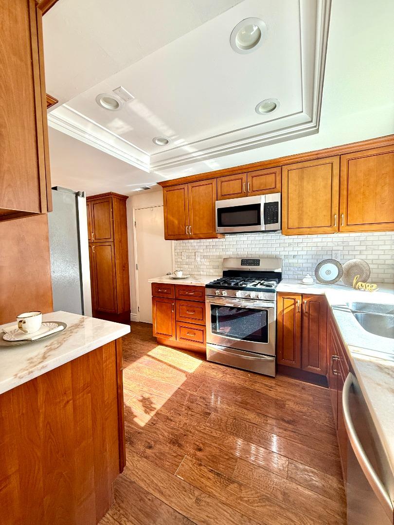 Detail Gallery Image 5 of 16 For 1060 Sheppard Rd, Walnut Creek,  CA 94598 - 3 Beds | 2/1 Baths