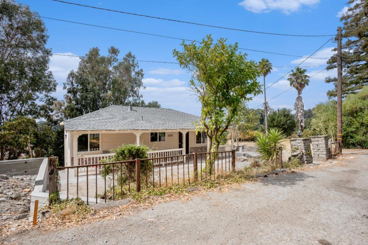 Detail Gallery Image 2 of 16 For 5250 Sunset Dr, El Sobrante,  CA 94803 - 3 Beds | 3 Baths