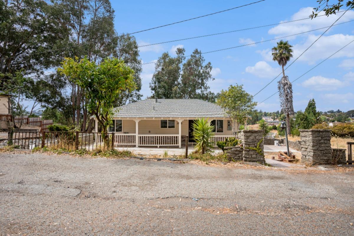 Detail Gallery Image 4 of 16 For 5250 Sunset Dr, El Sobrante,  CA 94803 - 3 Beds | 3 Baths