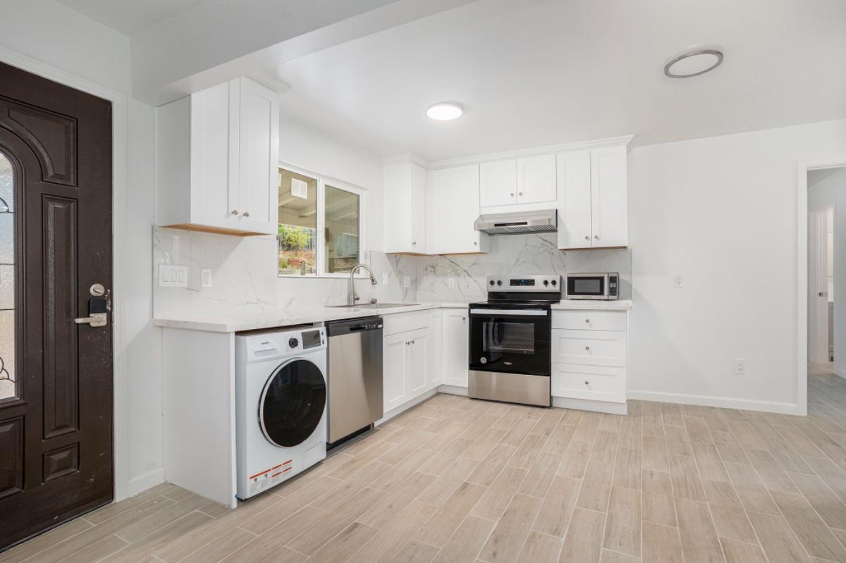 Detail Gallery Image 6 of 16 For 5250 Sunset Dr, El Sobrante,  CA 94803 - 3 Beds | 3 Baths