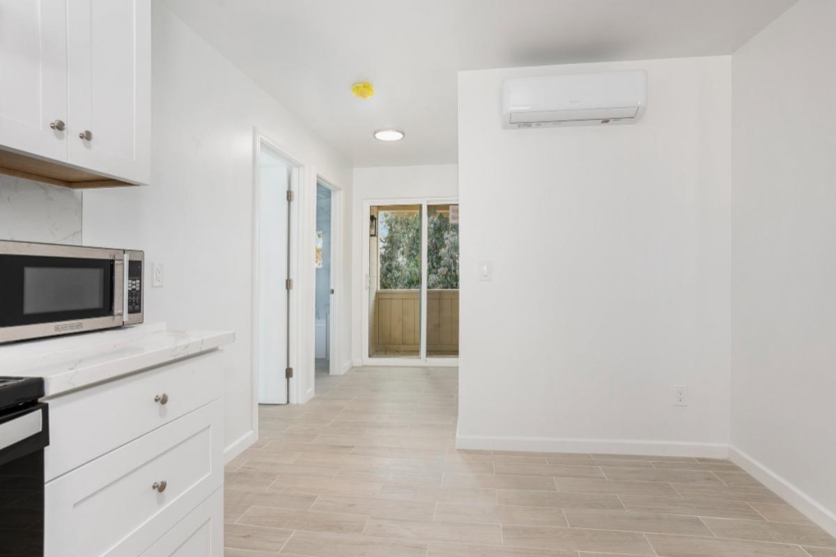 Detail Gallery Image 7 of 16 For 5250 Sunset Dr, El Sobrante,  CA 94803 - 3 Beds | 3 Baths