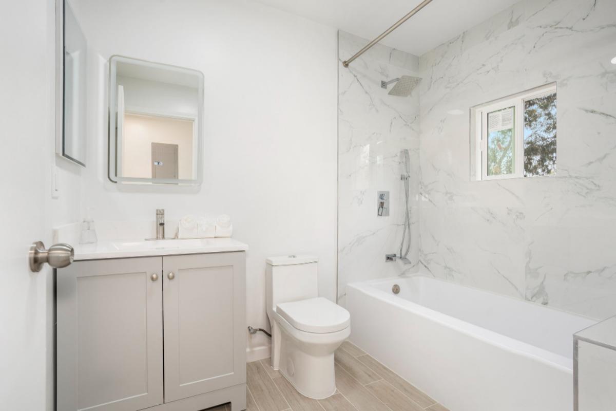 Detail Gallery Image 9 of 16 For 5250 Sunset Dr, El Sobrante,  CA 94803 - 3 Beds | 3 Baths
