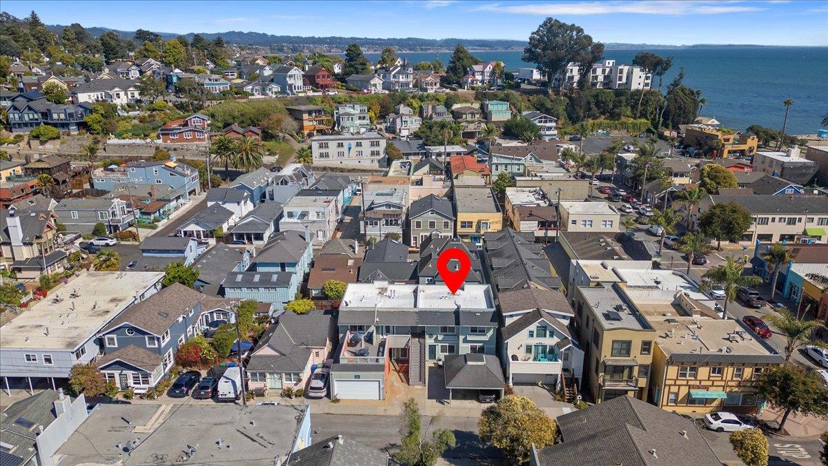 Detail Gallery Image 4 of 36 For 208 Stockton Ave, Capitola,  CA 95010 - – Beds | – Baths