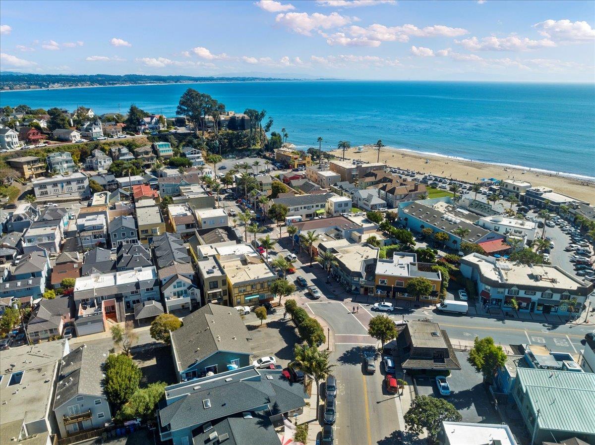 Detail Gallery Image 5 of 36 For 208 Stockton Ave, Capitola,  CA 95010 - – Beds | – Baths