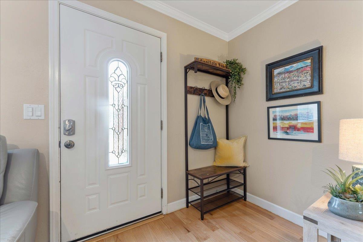Detail Gallery Image 6 of 36 For 208 Stockton Ave, Capitola,  CA 95010 - – Beds | – Baths