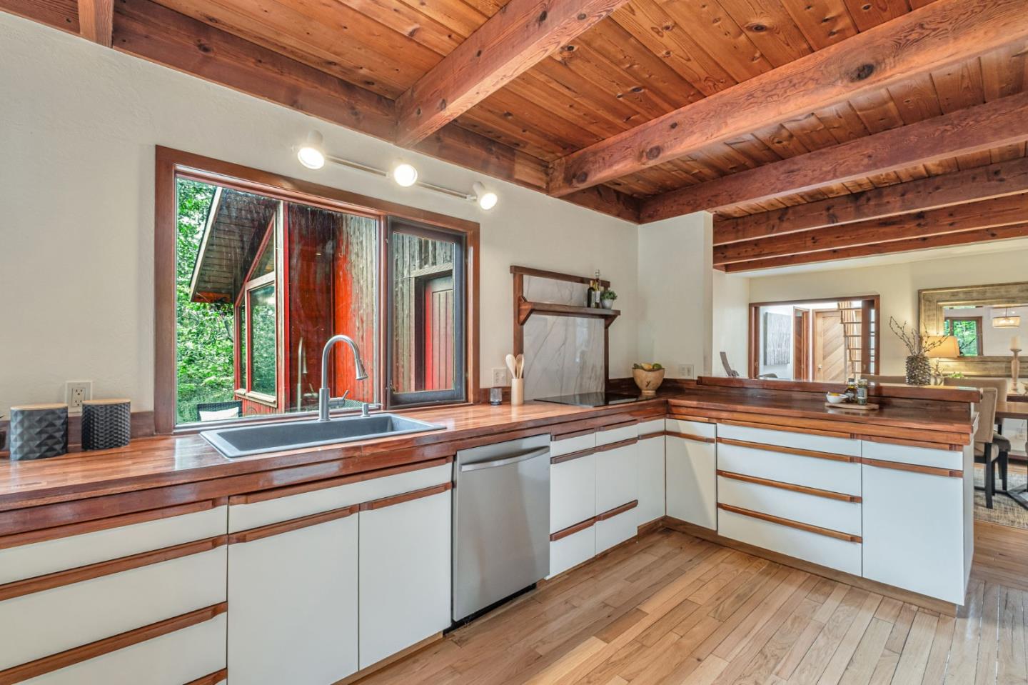 Detail Gallery Image 10 of 56 For 384 Sand Hill Rd, Scotts Valley,  CA 95066 - 3 Beds | 2 Baths