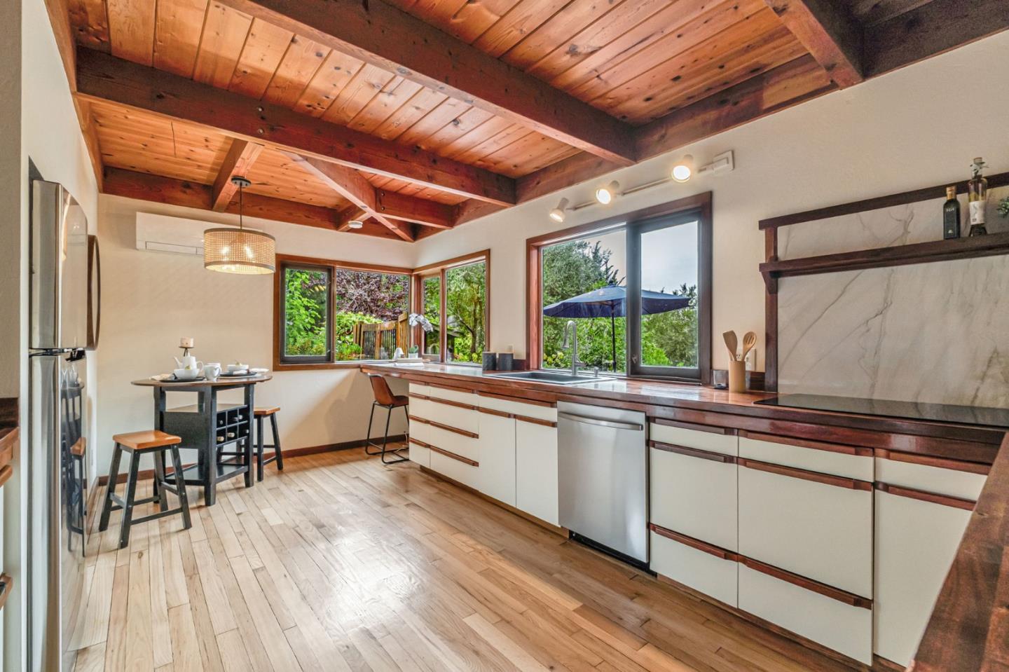 Detail Gallery Image 8 of 56 For 384 Sand Hill Rd, Scotts Valley,  CA 95066 - 3 Beds | 2 Baths