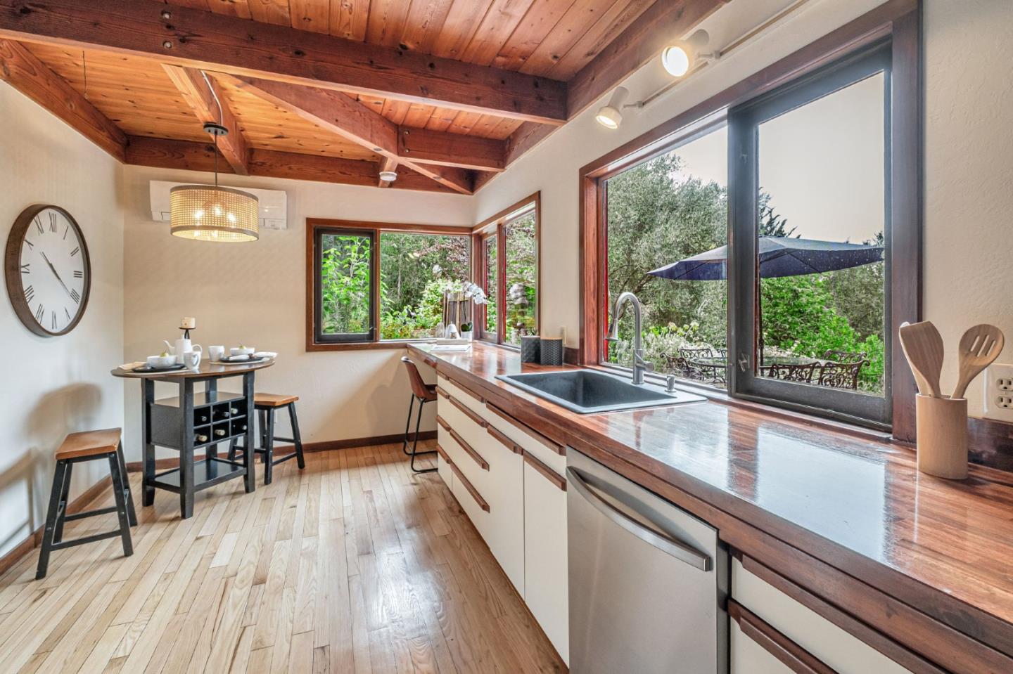 Detail Gallery Image 9 of 56 For 384 Sand Hill Rd, Scotts Valley,  CA 95066 - 3 Beds | 2 Baths