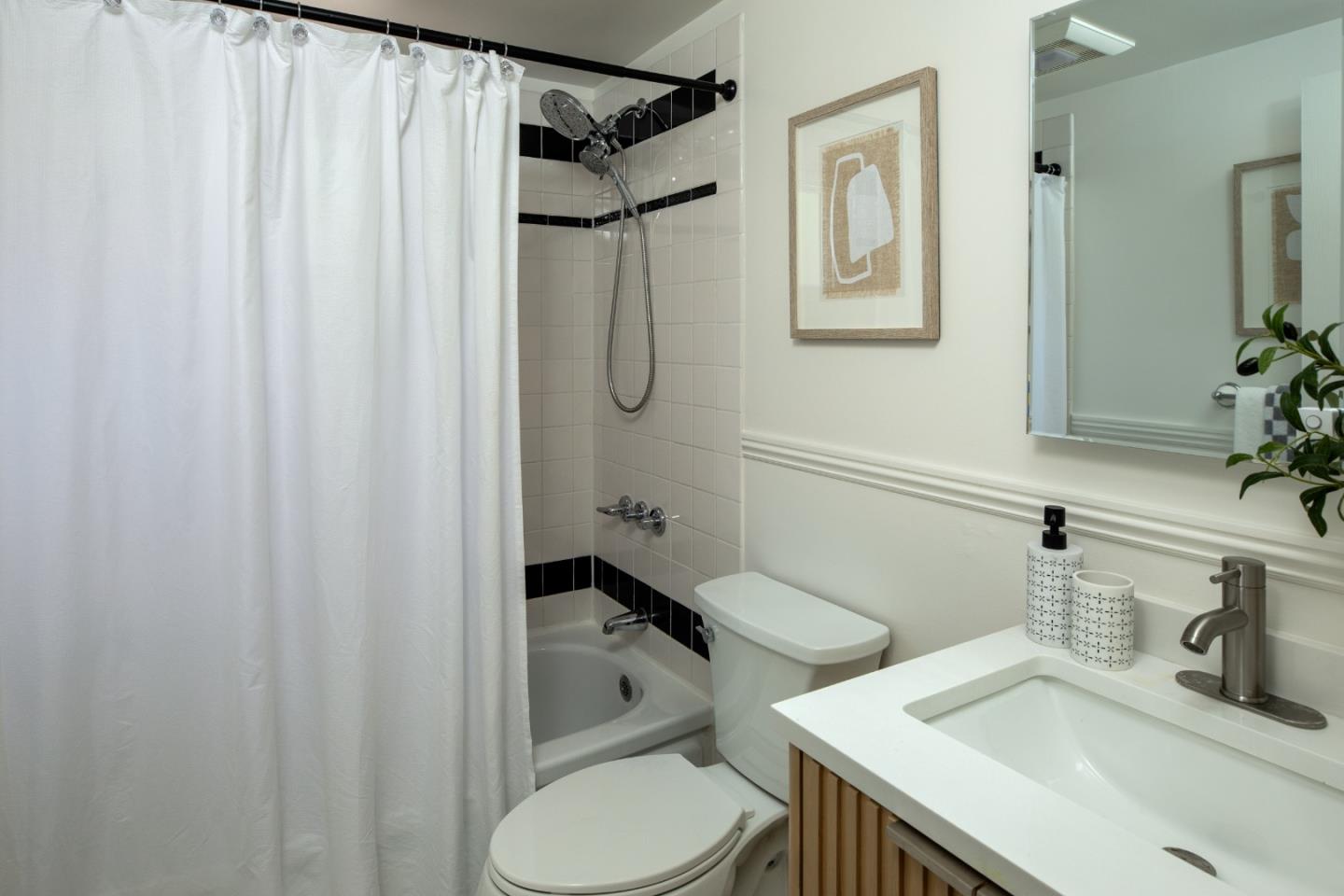 Detail Gallery Image 12 of 29 For 1269 Manzano Way, Sunnyvale,  CA 94089 - 3 Beds | 2 Baths