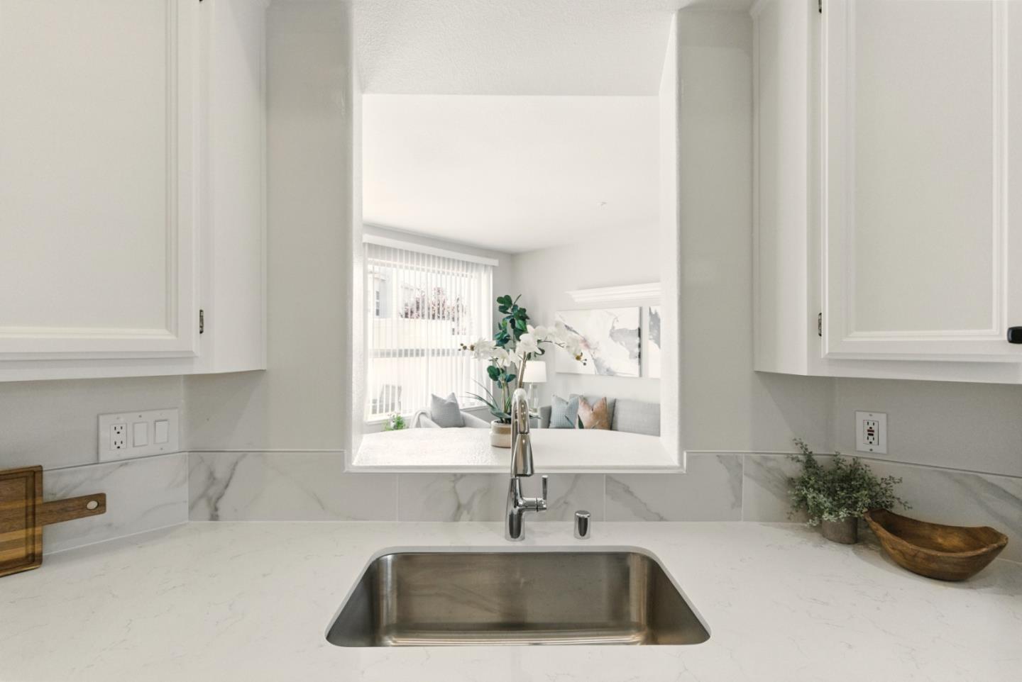 Detail Gallery Image 14 of 47 For 583 Shoal Cir, Redwood Shores,  CA 94065 - 2 Beds | 2/1 Baths